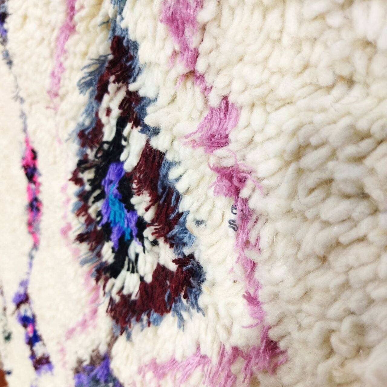 Handmade moroccan berber rug 217 x 117 cm