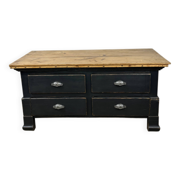 Commode basse en pichpin et patine grise, début XXeme