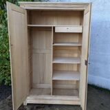 Armoire en bois naturel