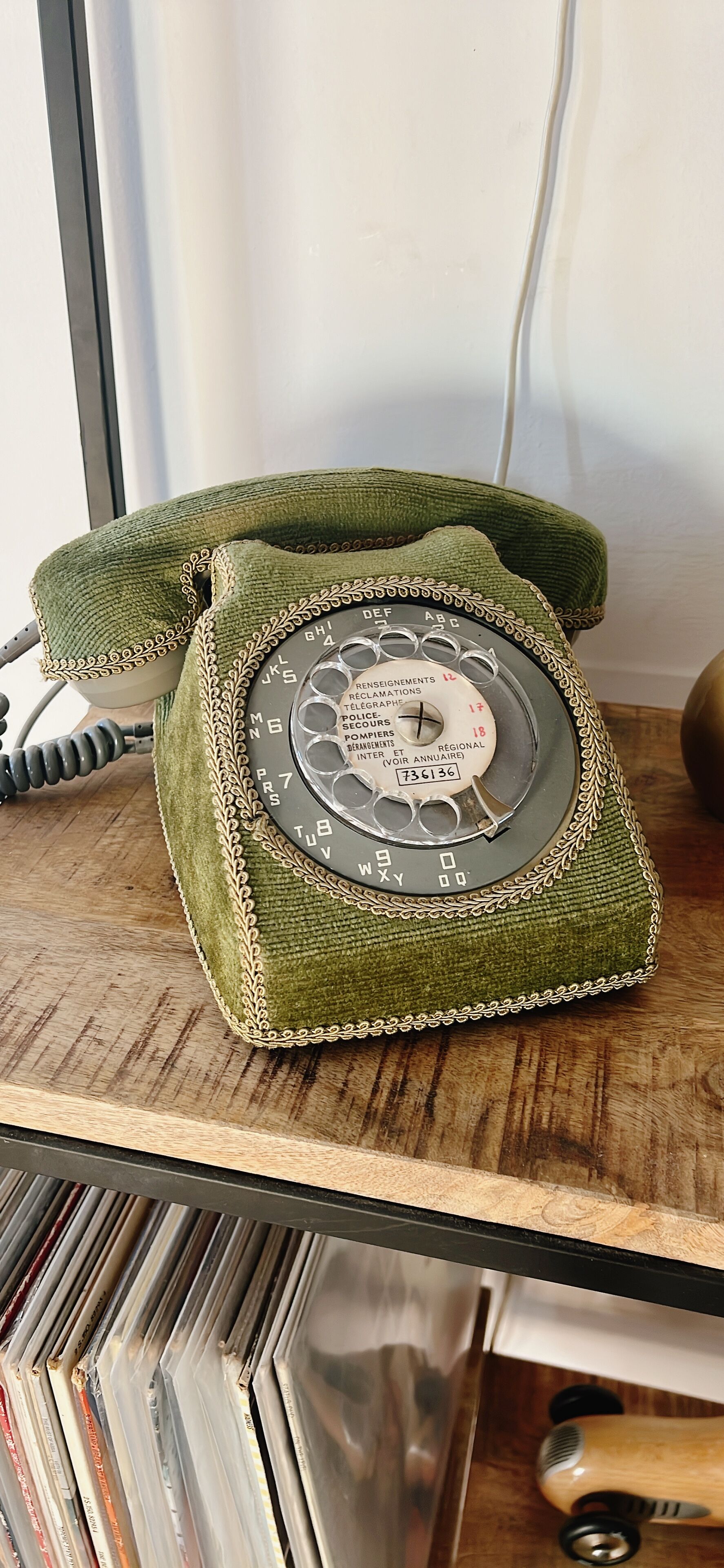 Dial phone socotel s63 green velvet trim