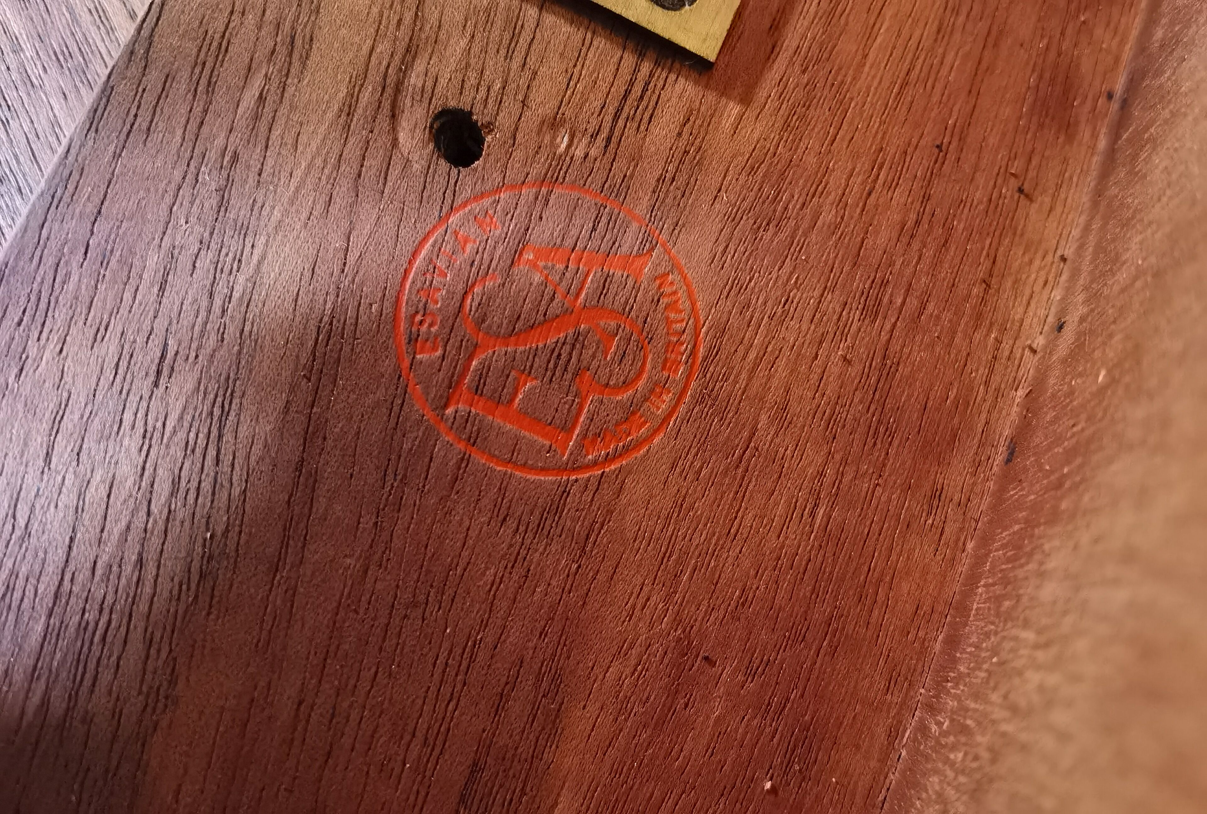 James Léonard's 6212 desk and chair for ESA Esavian