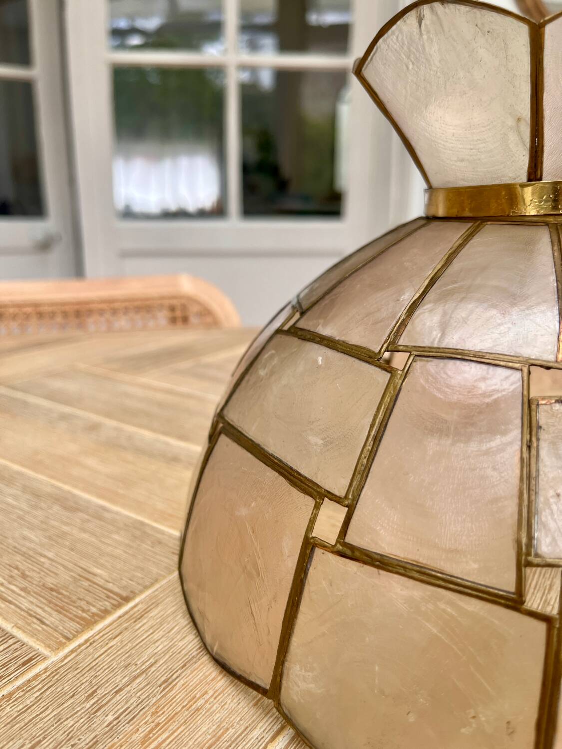 Mother-of-pearl pendant "Illusion"