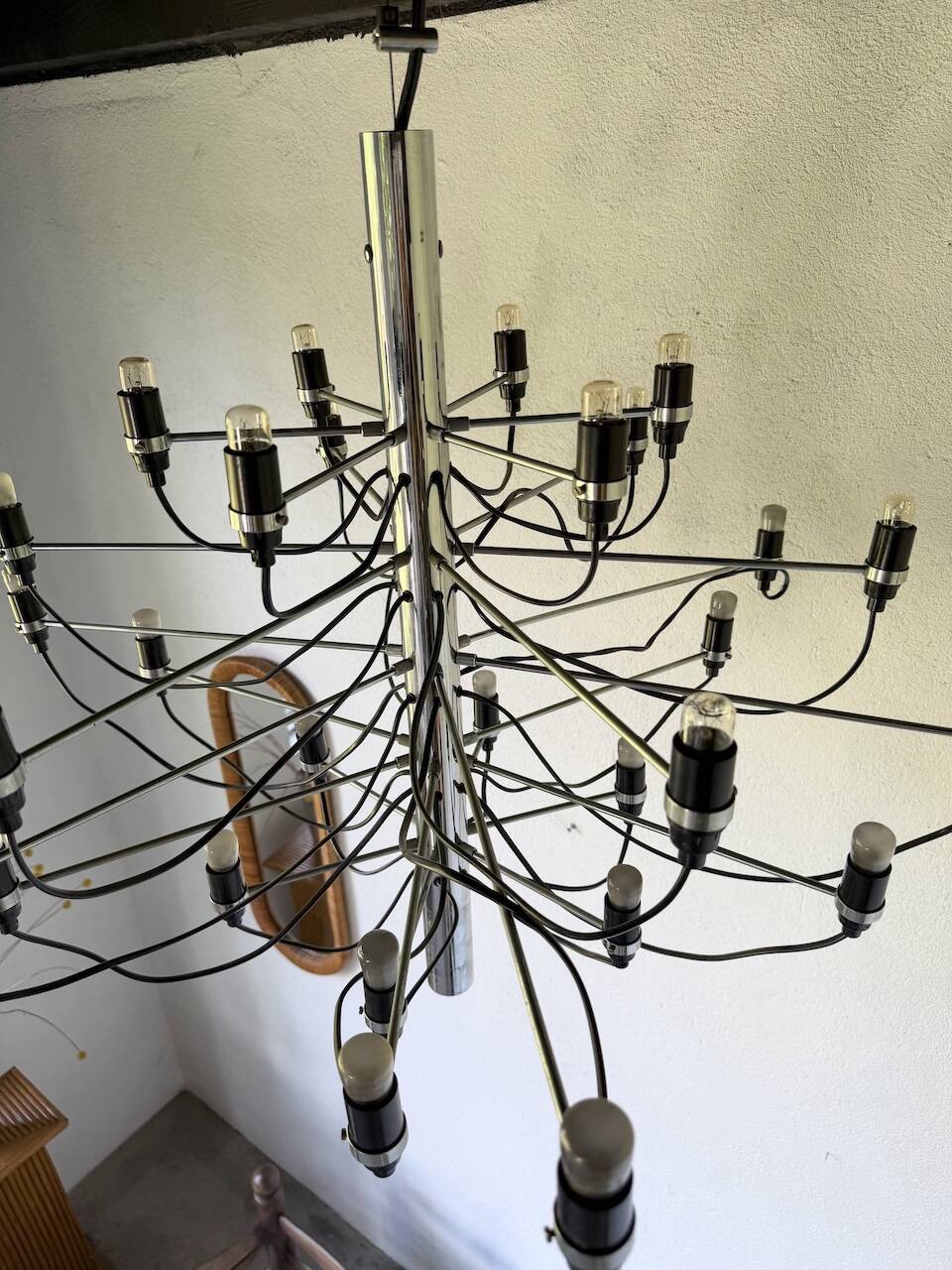 Lustre suspension Gino Sarfatti for Arteluce 30 lights model 2097 from the 1960s.