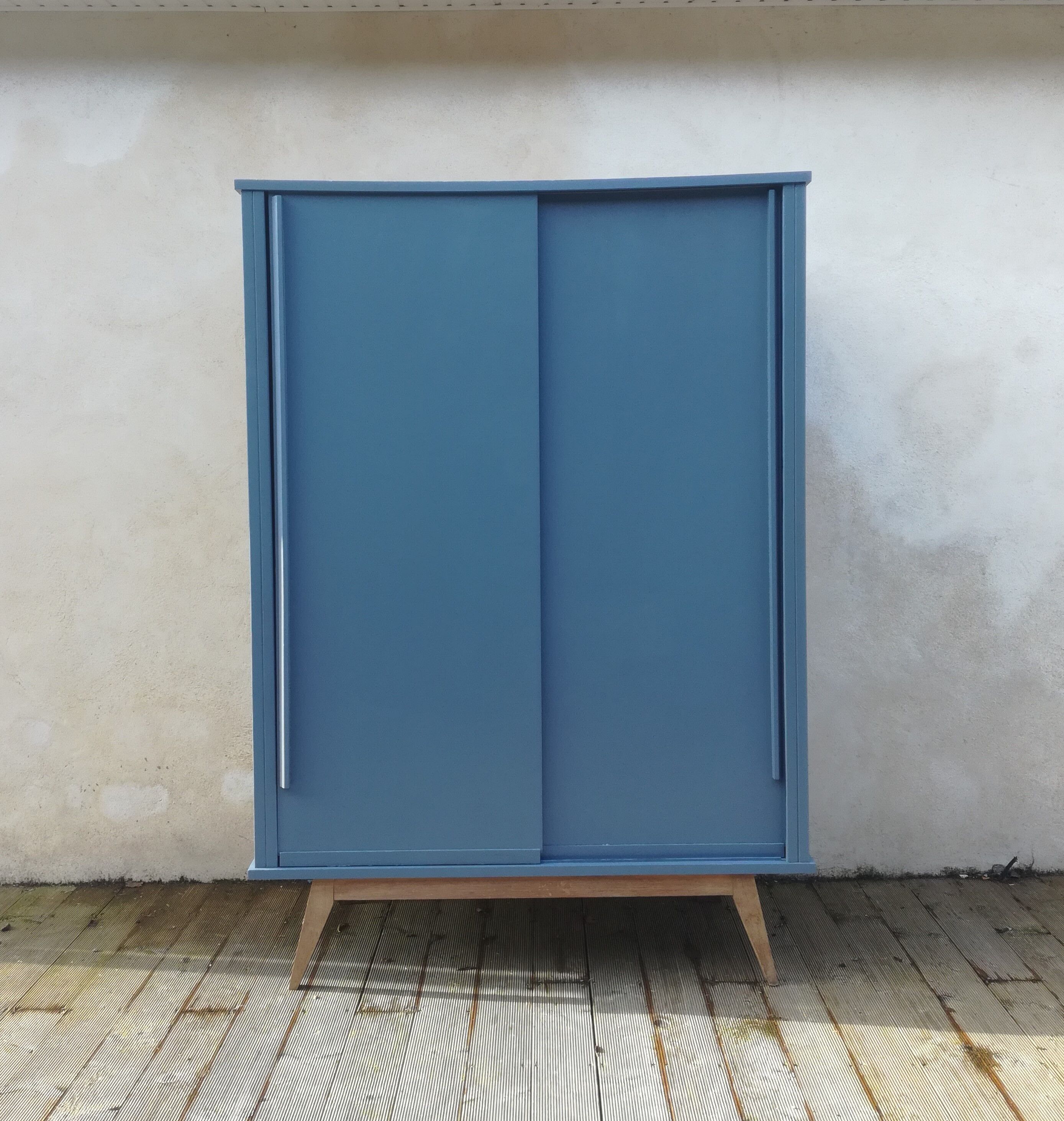 Compass foot wardrobe