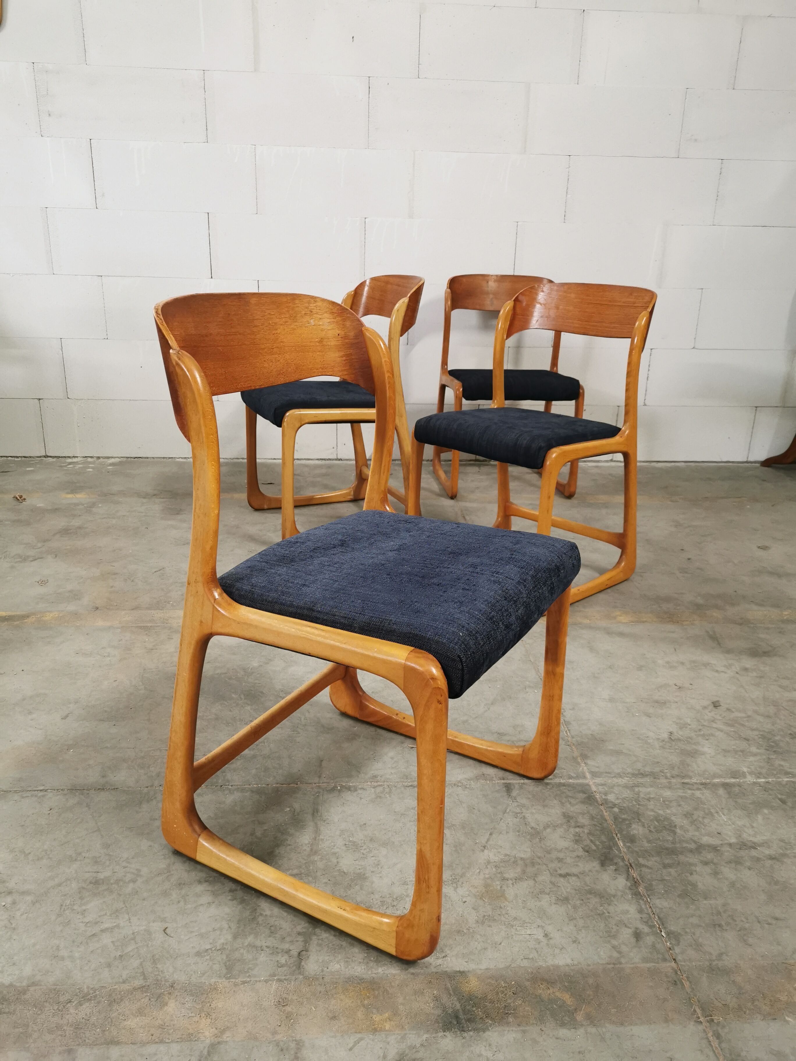 Lot de 4 chaises Baumann Traineau retapissées