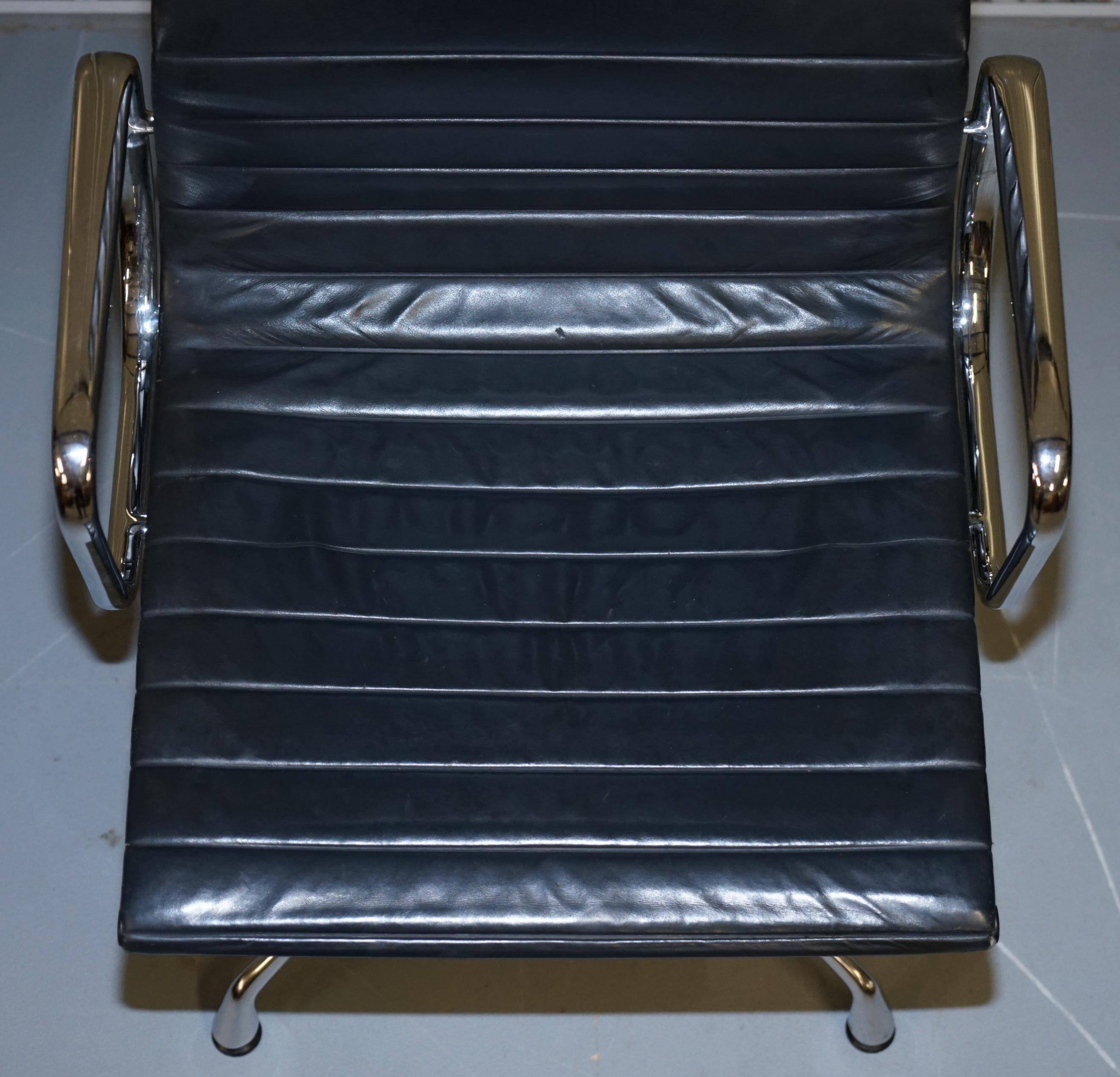 Vitra Eames Herman Miller swivel chair leather - edition 1 of 10