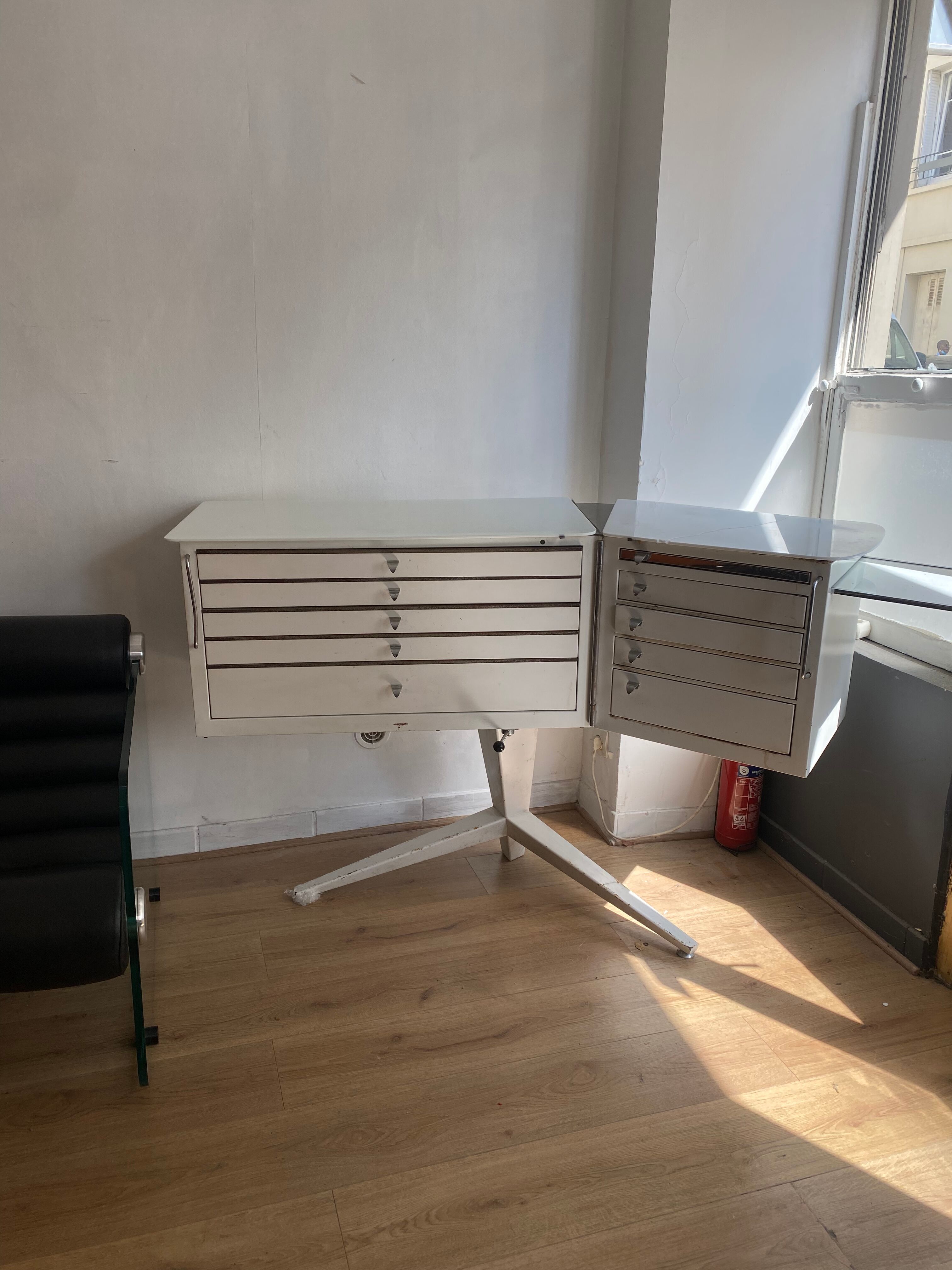 Gallus dentist furniture by Pininfarina 1960s