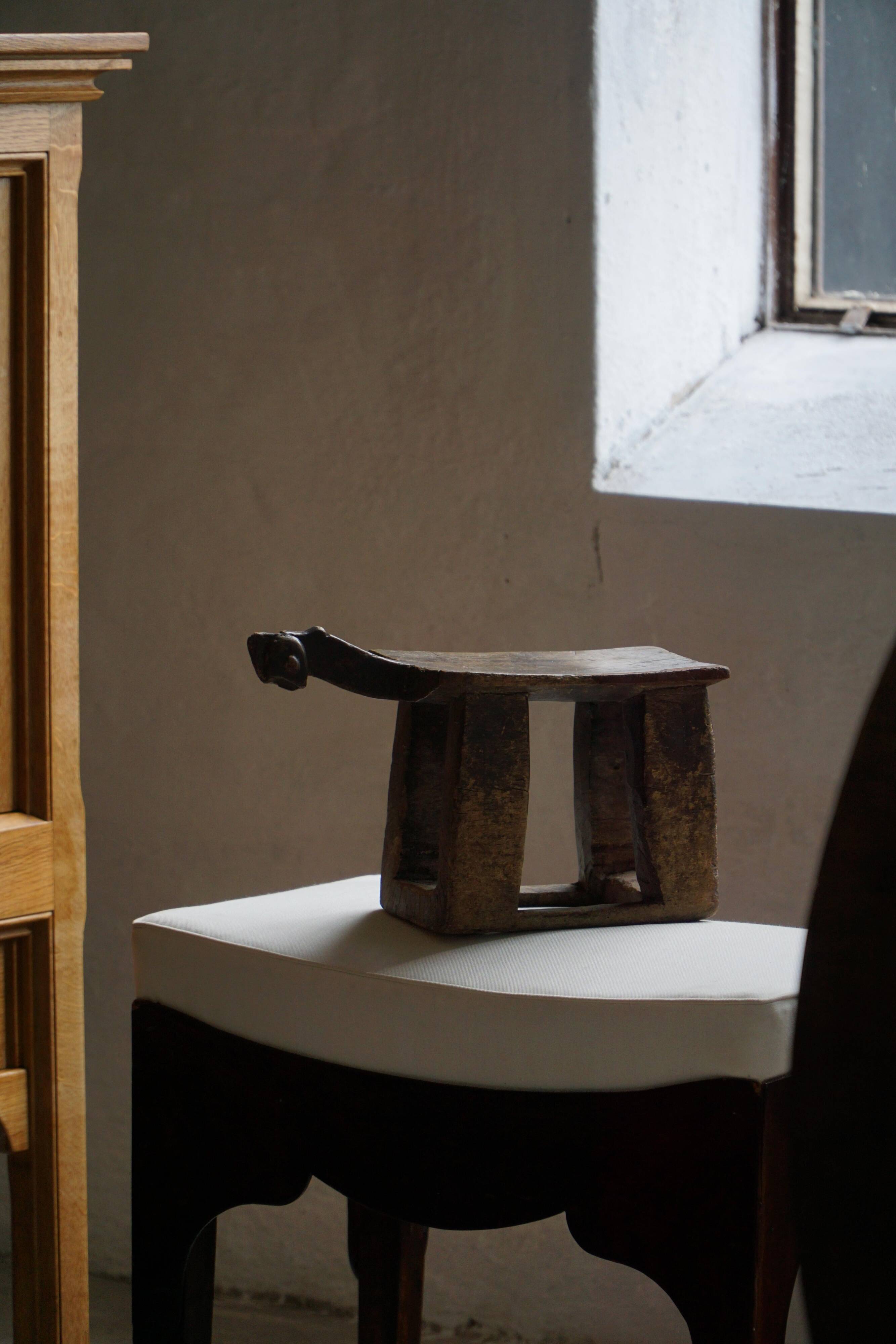 Lobi stool in carved wood from the early 20th century, Burkina Faso, Africa.