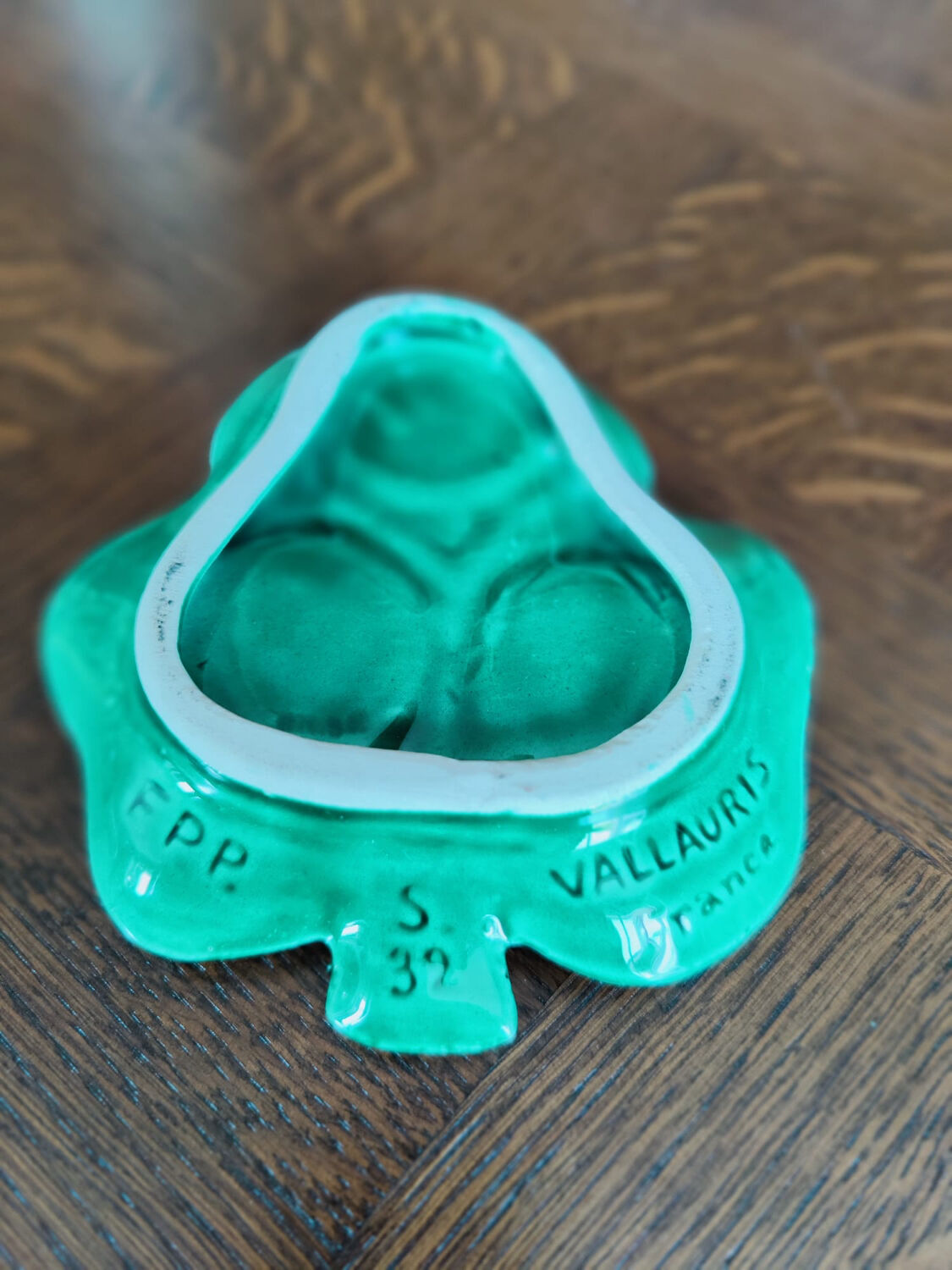 Salt and pepper set in the shape of frogs, Vallauris.