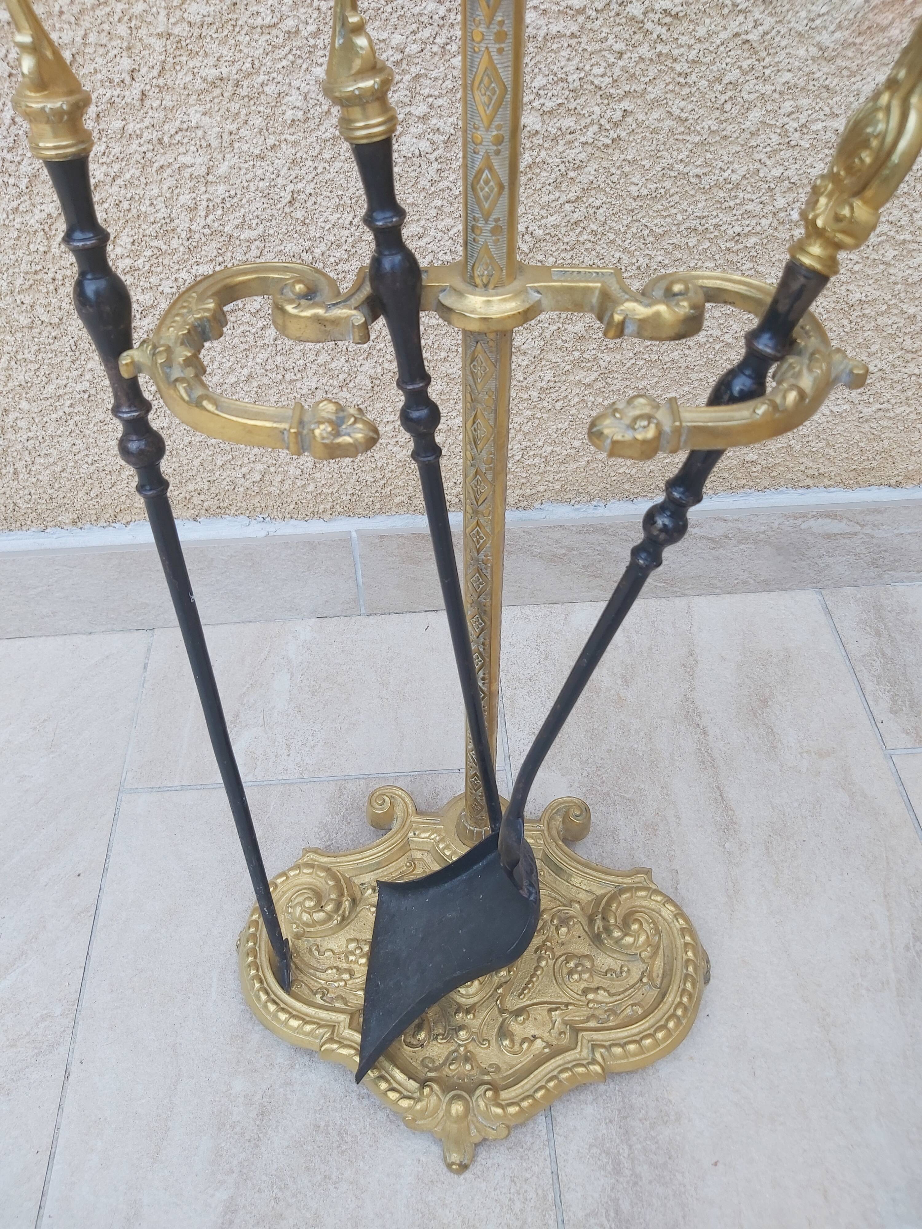 Bronze and iron fireplace kit