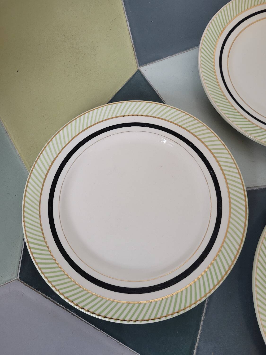 Lot n°1 de 5 assiettes à dessert Opaceline de Salins