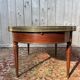 Table basse bouillotte à oreilles de style Louis XVI