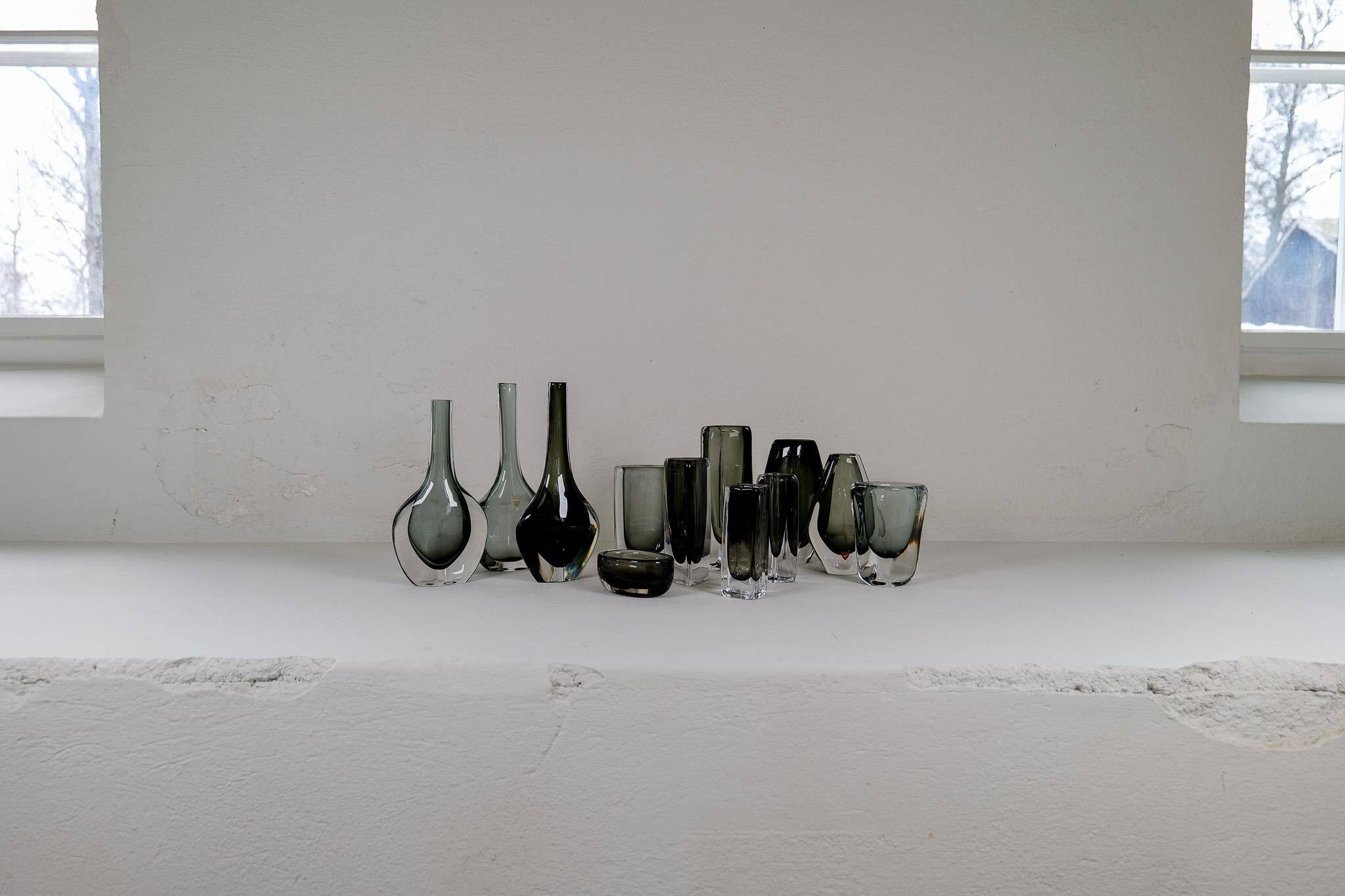 Midcentury collection of 12 pieces of art glass by Nils Landberg, Orrefors, Sweden, 1950s.
