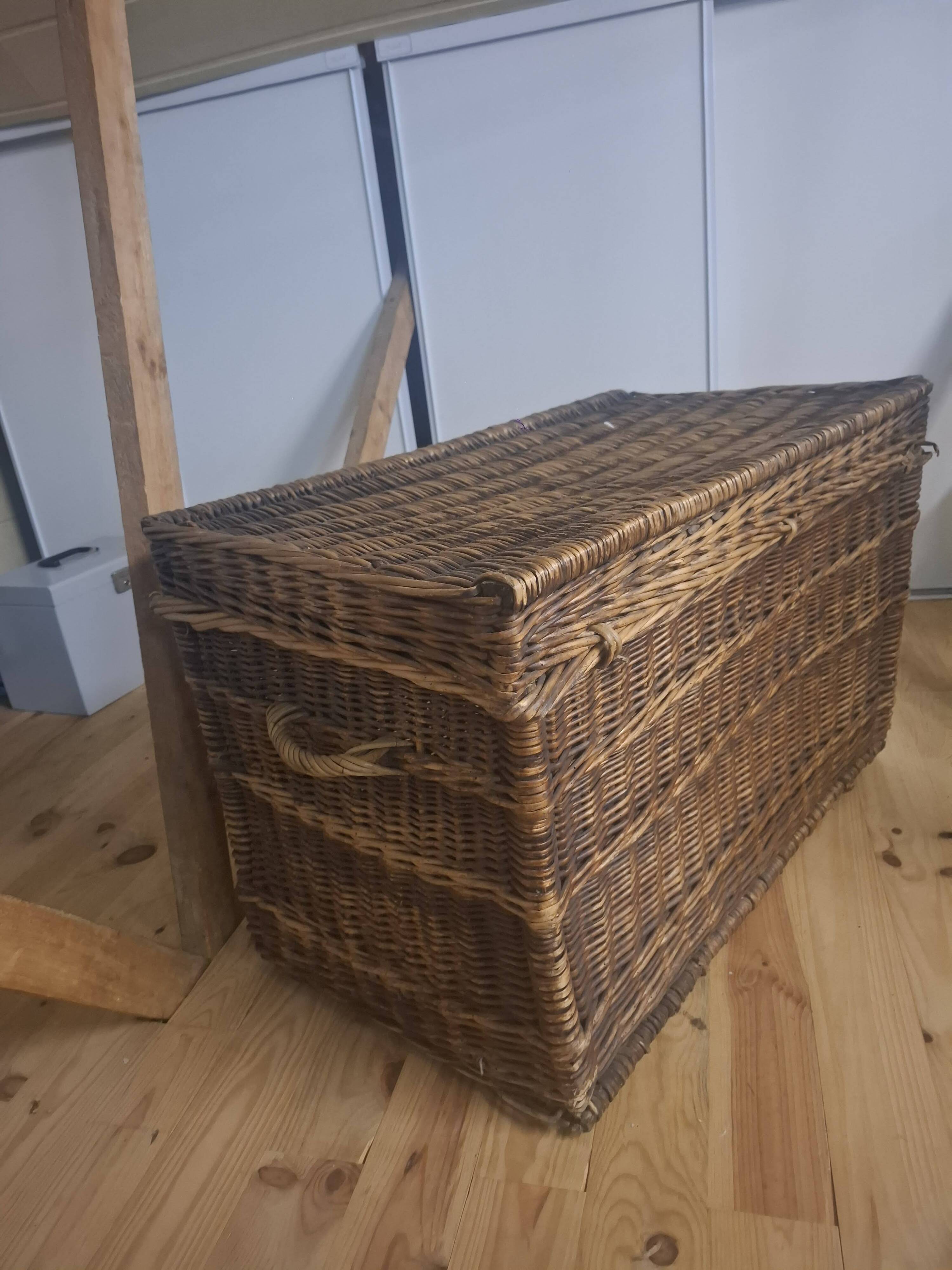 Wicker travel trunk