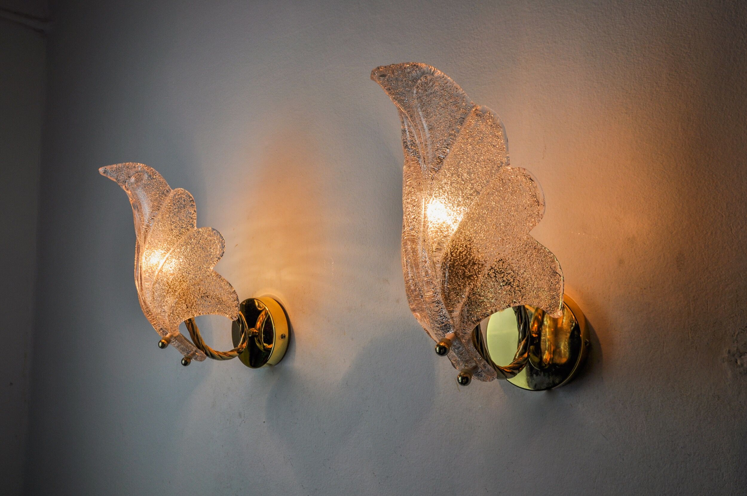 Pair of frosted leaf sconces, Murano glass, Italy, 1970