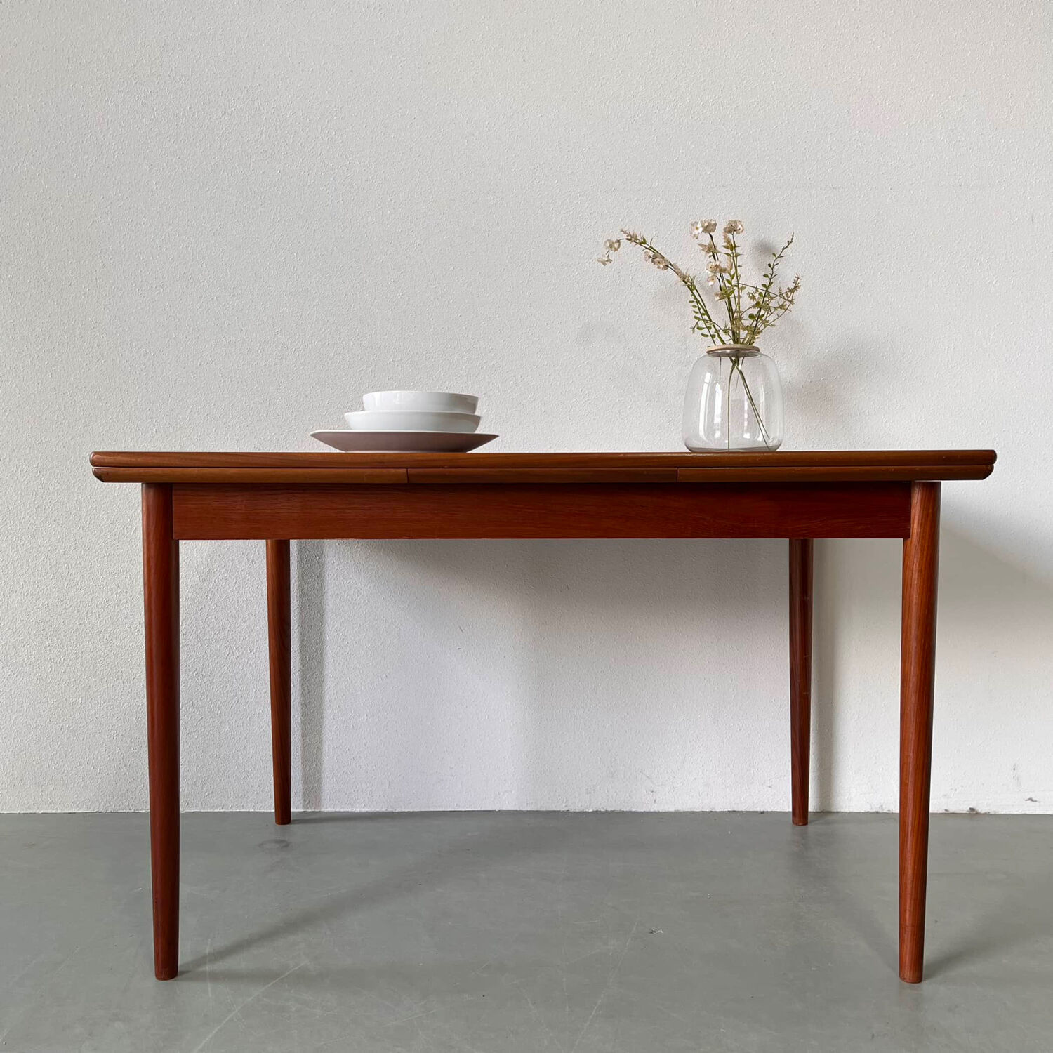 Vintage extendable table