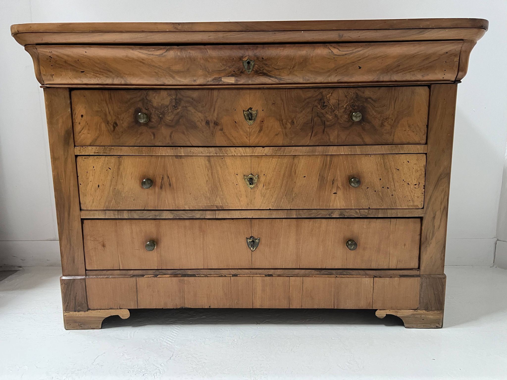 Louis Philippe chest of drawers in solid cherry wood, 19th century.