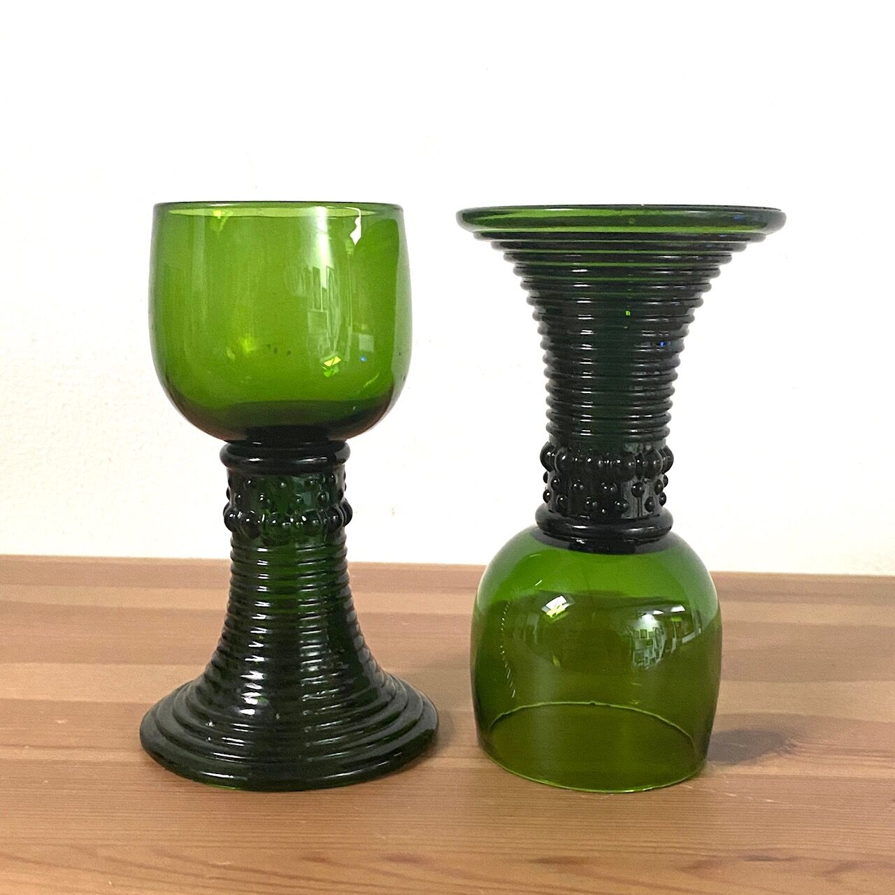 Service of 6 roemer glasses in green crystal