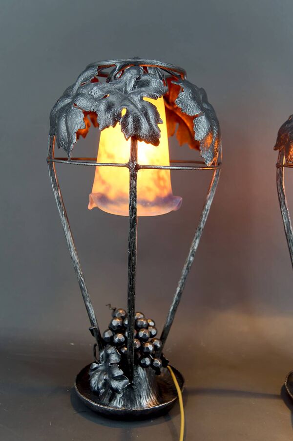 Paire de Lampes Fer Forgé, Thème de la Vigne, Müller Frères, Art Déco, 1925