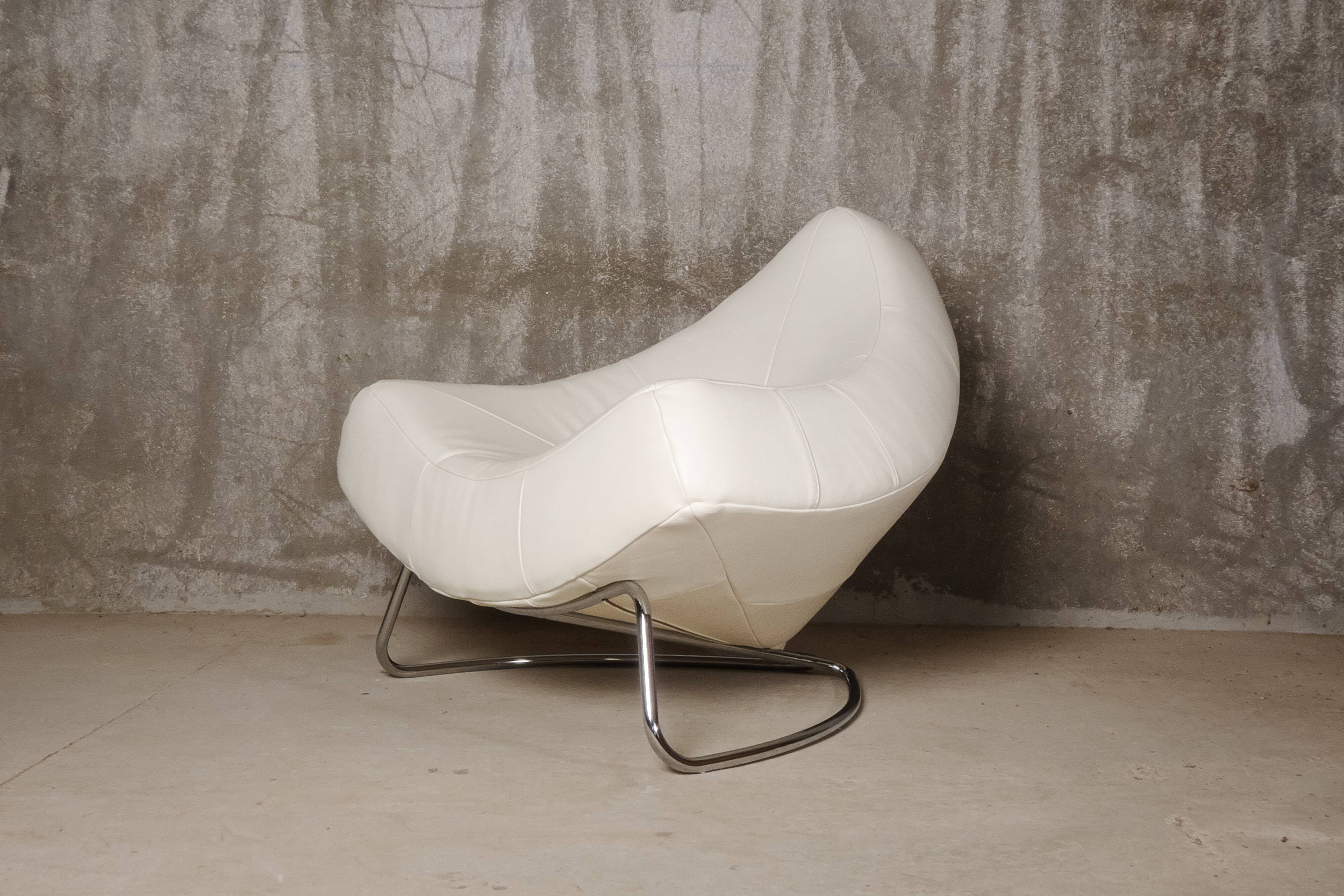 Fauteuil en cuir blanc et acier chromé Falkenberg x Rom AG, Belgique c. 1990