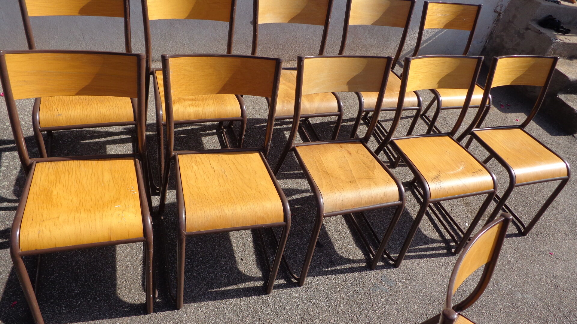 Ensemble de chaises scolaires
