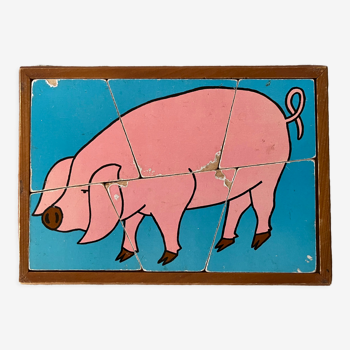 Cadre puzzle en bois des années 50-60 représentant un cochon rose