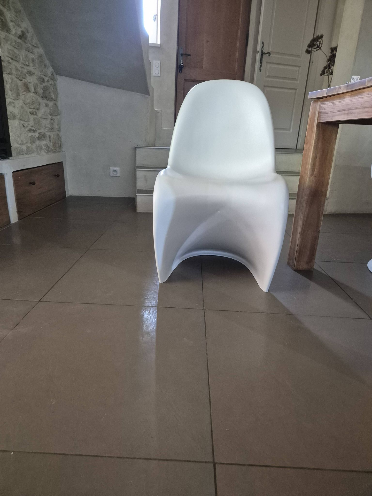 10 white chairs in the style of Verner Panton