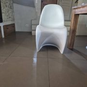 10 white chairs in the style of Verner Panton
