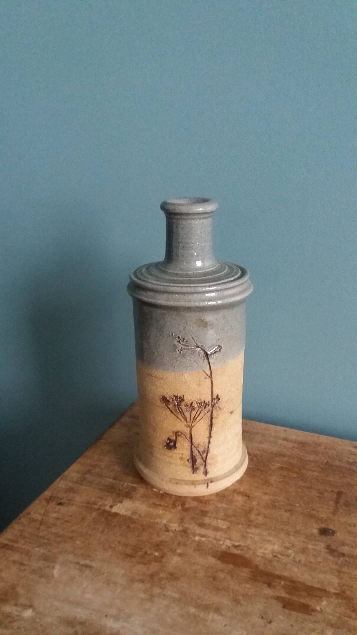 Vase soliflore bouteille en grès décor herbier