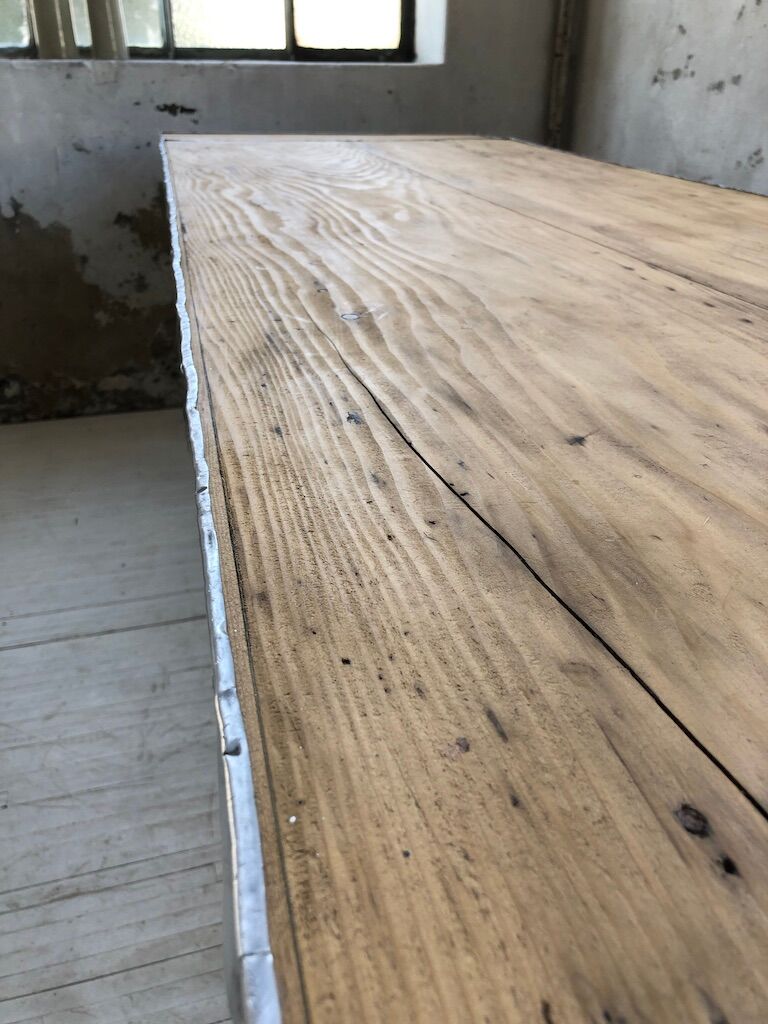 Old farm table with 225 cm extension cords