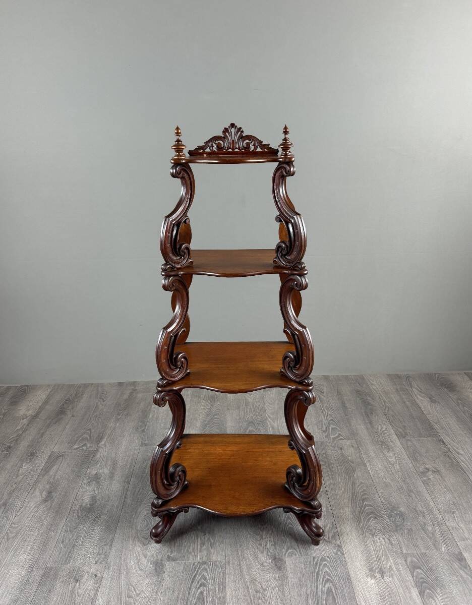 Étagère en chêne sculpté, XIXe siècle