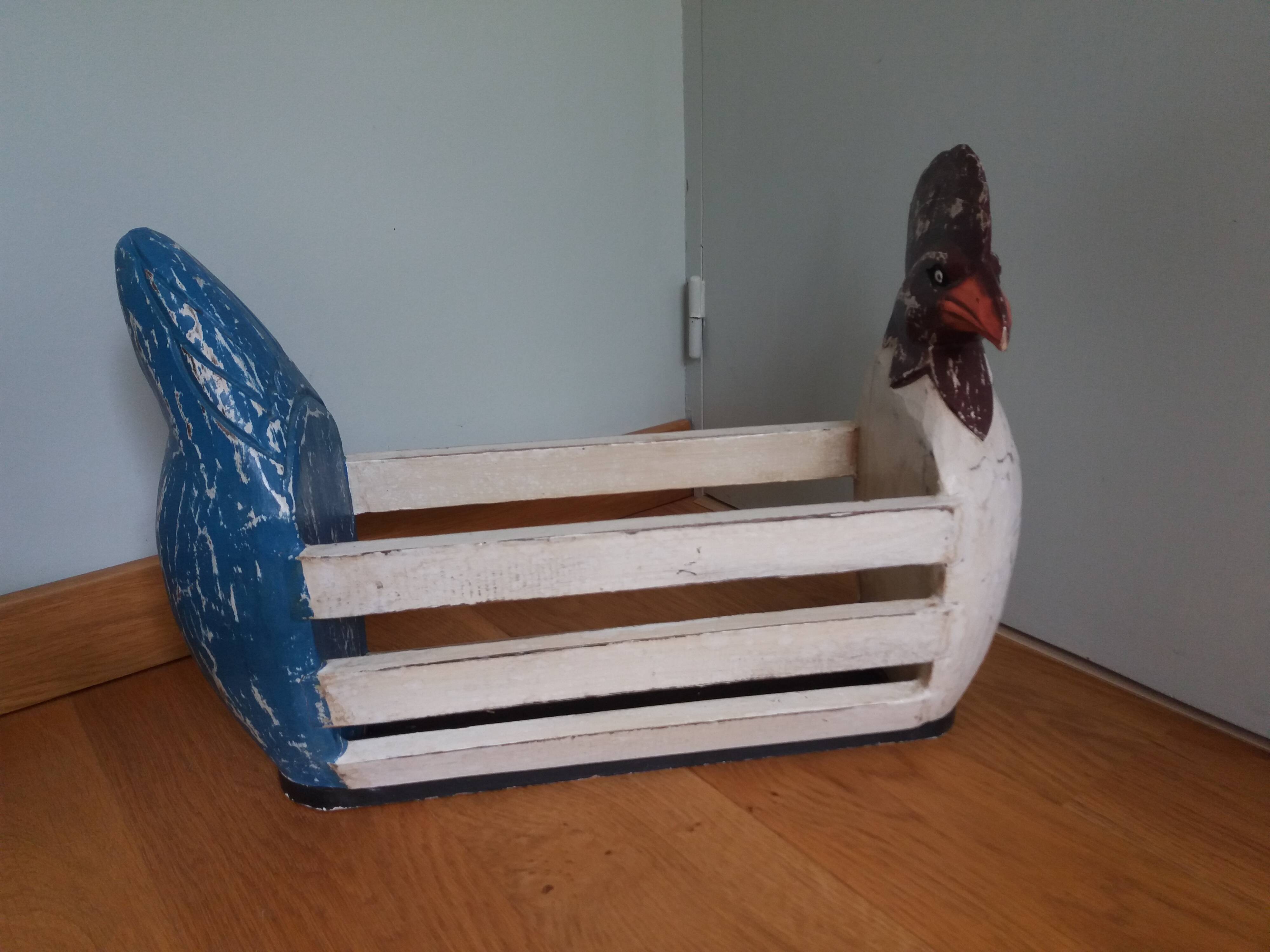 Holder of magazines hen rooster