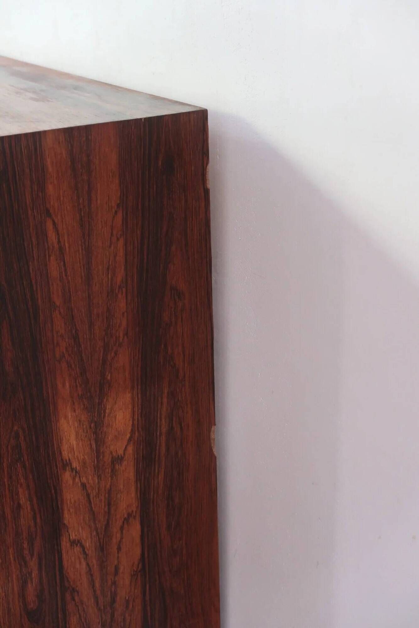 Large rosewood sideboard, 2 doors and central niche.