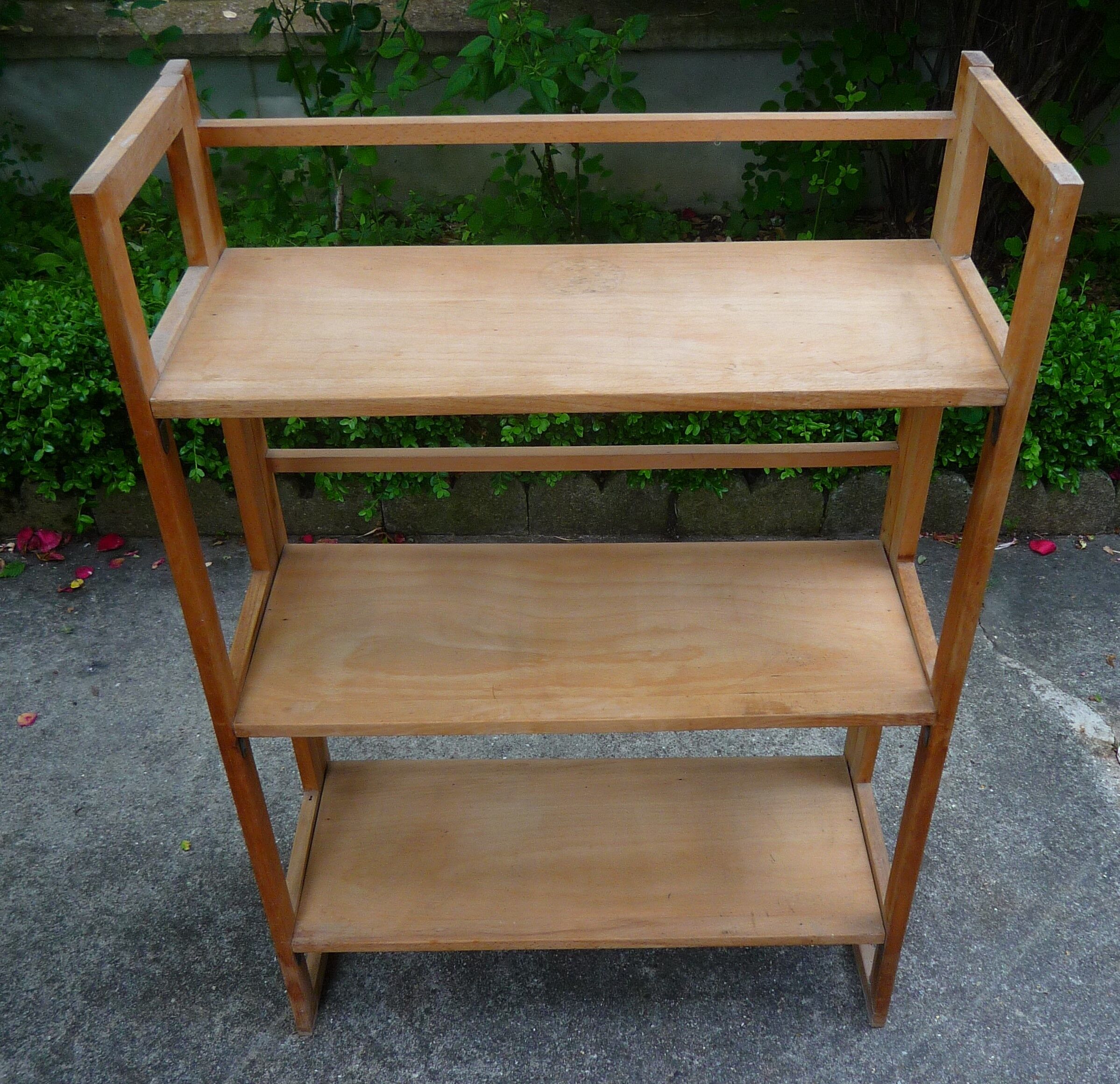 Bookseller's folding wooden shelf, vintage 1970s