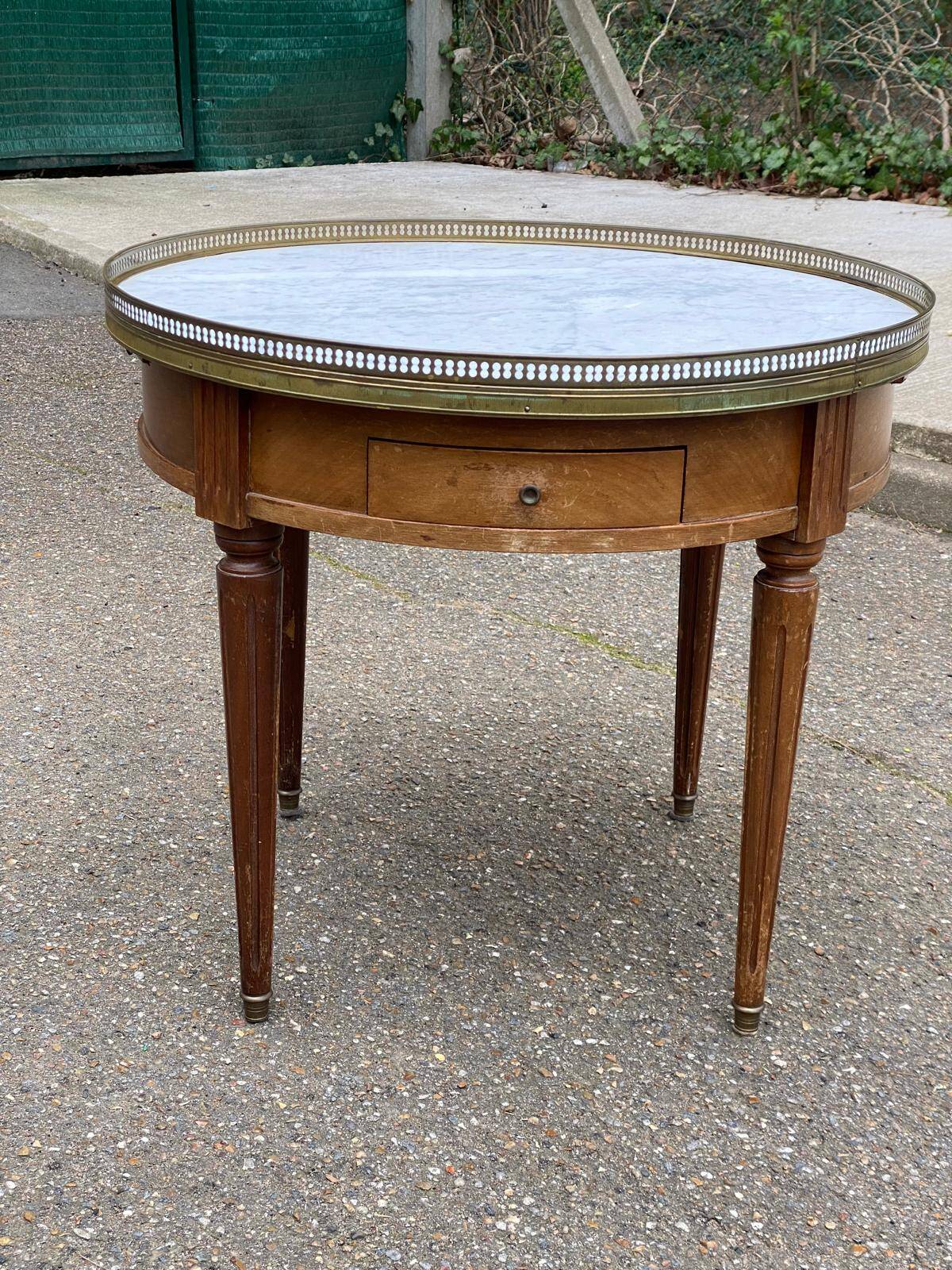 Table basse Bouillotte ronde Louis XVI en bois massif et marbre doré