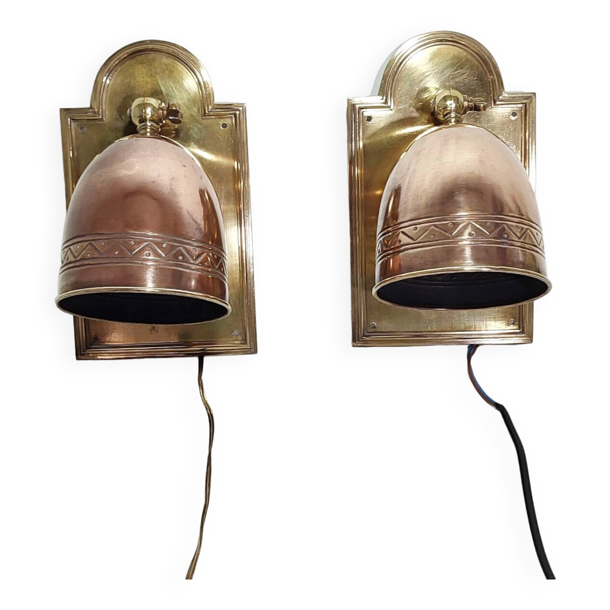 Par de apliques de bronce. España, 1950s.