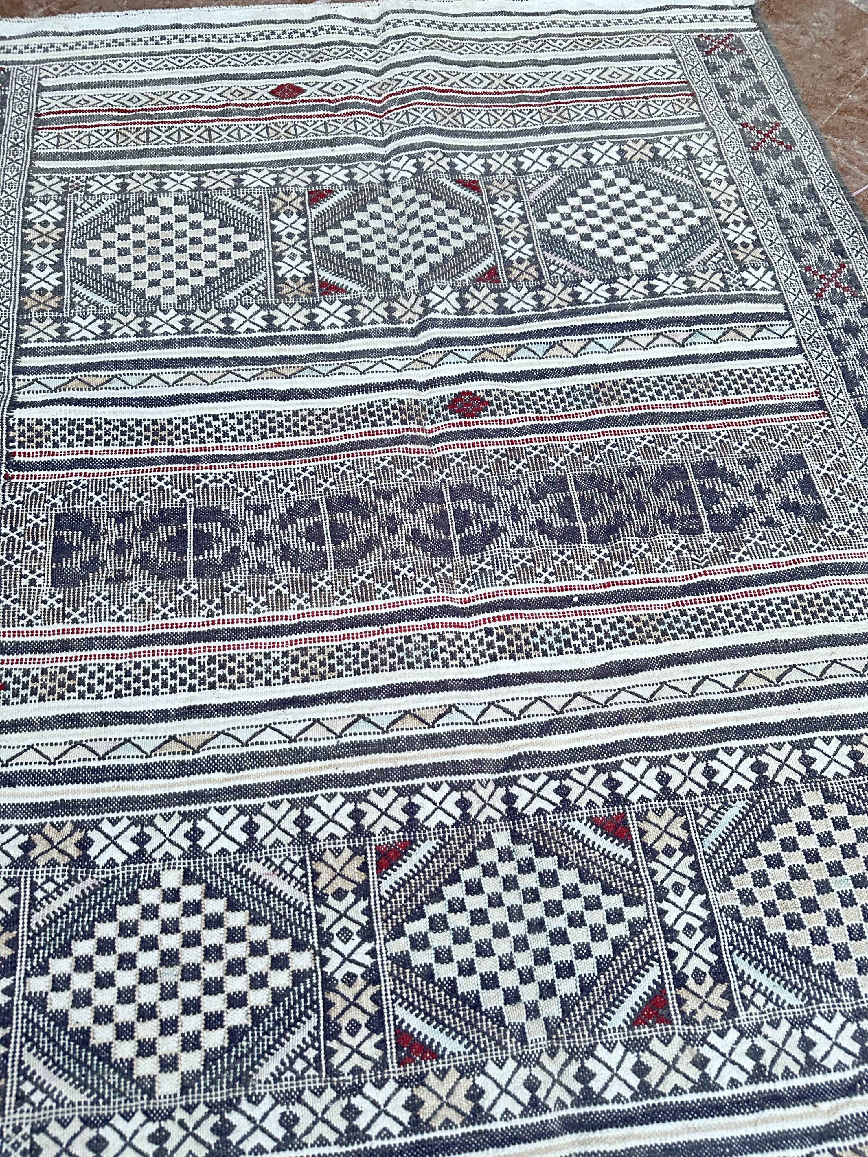 Handwoven Kilim rug made of camel wool, silk, and cactus – blue