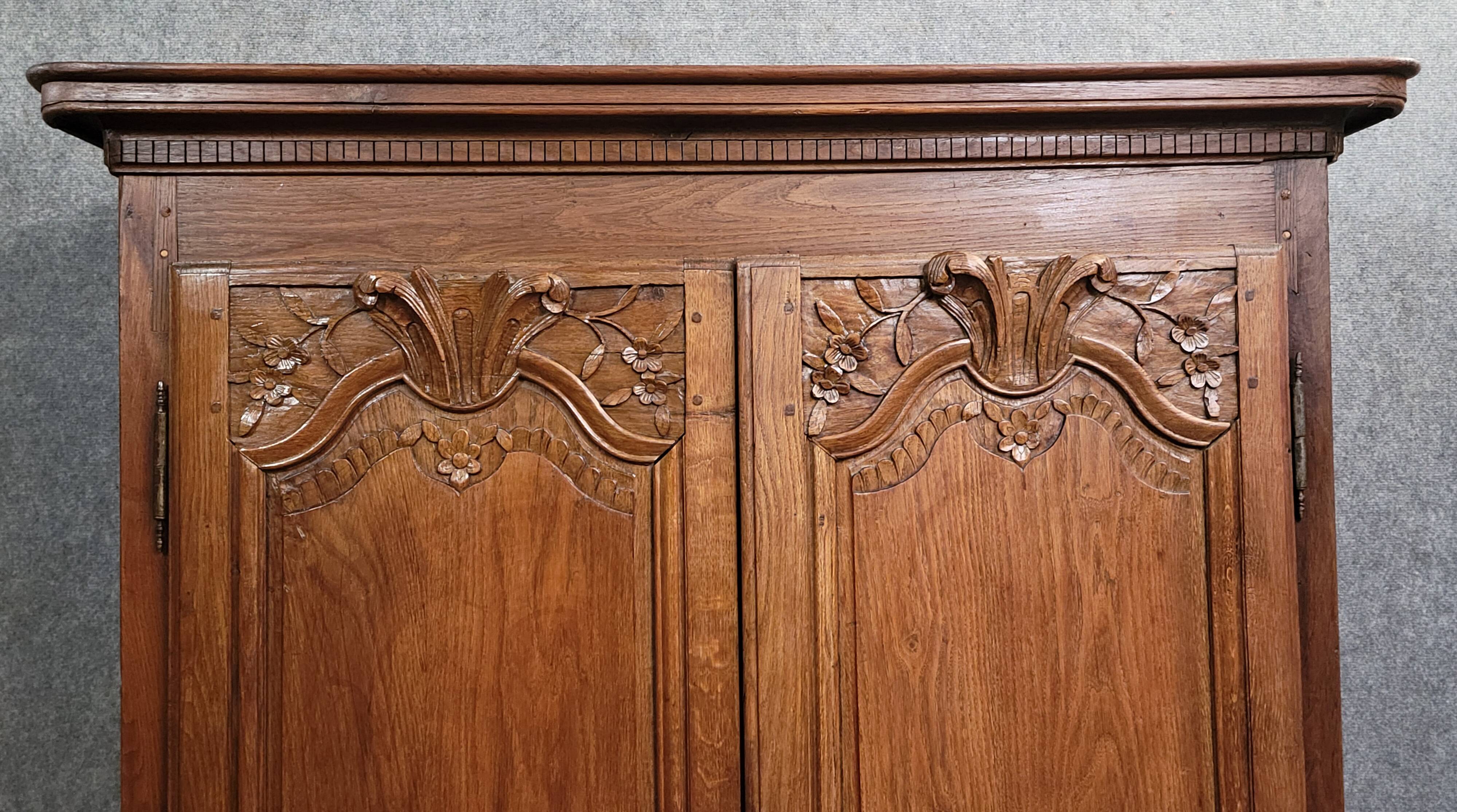 Louis XIV period wardrobe in solid oak, decorated with superb carvings