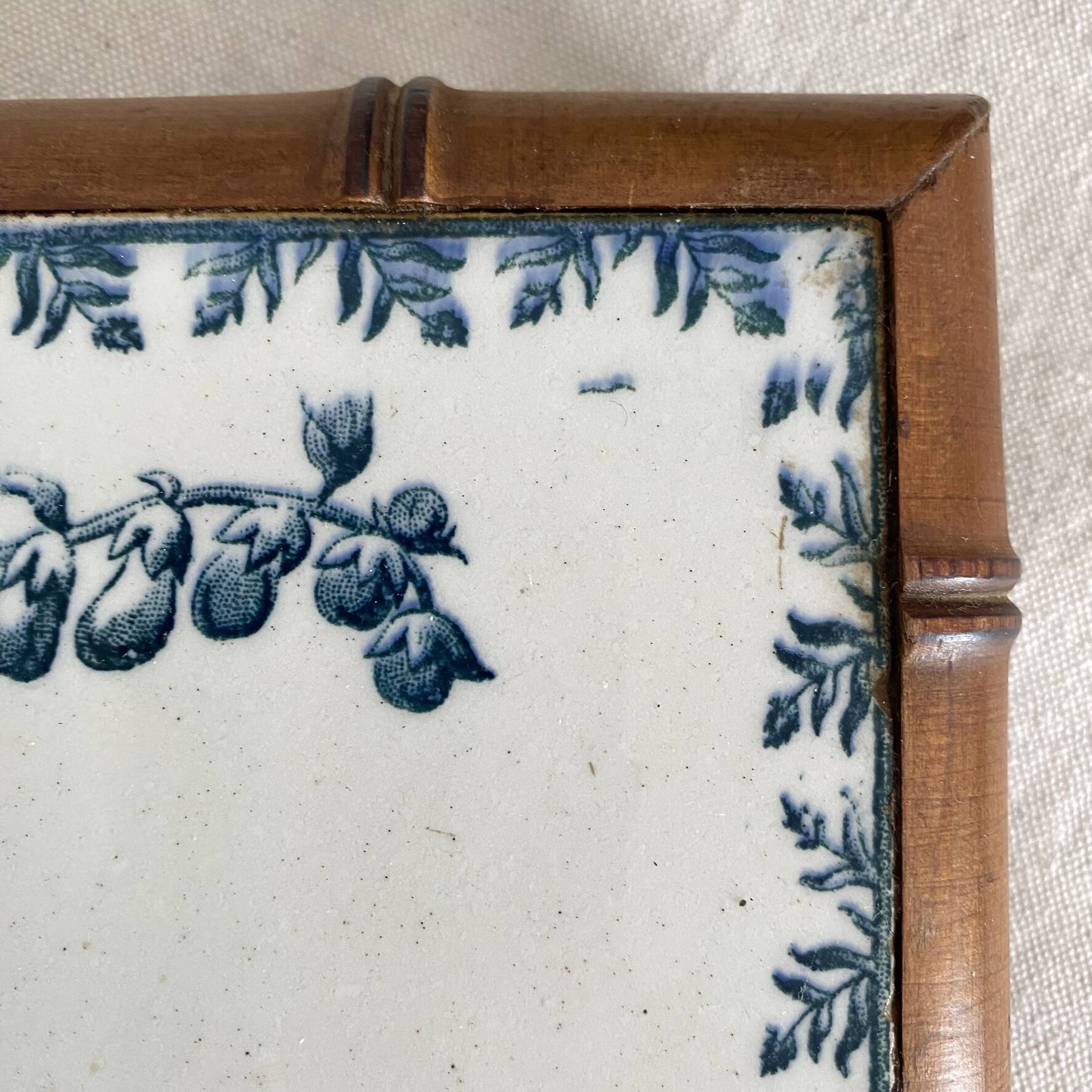 Cast iron trivet Gien Landscape and bamboo-style wood