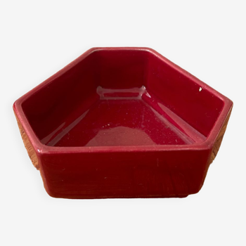 Triangular burgundy ceramic cup