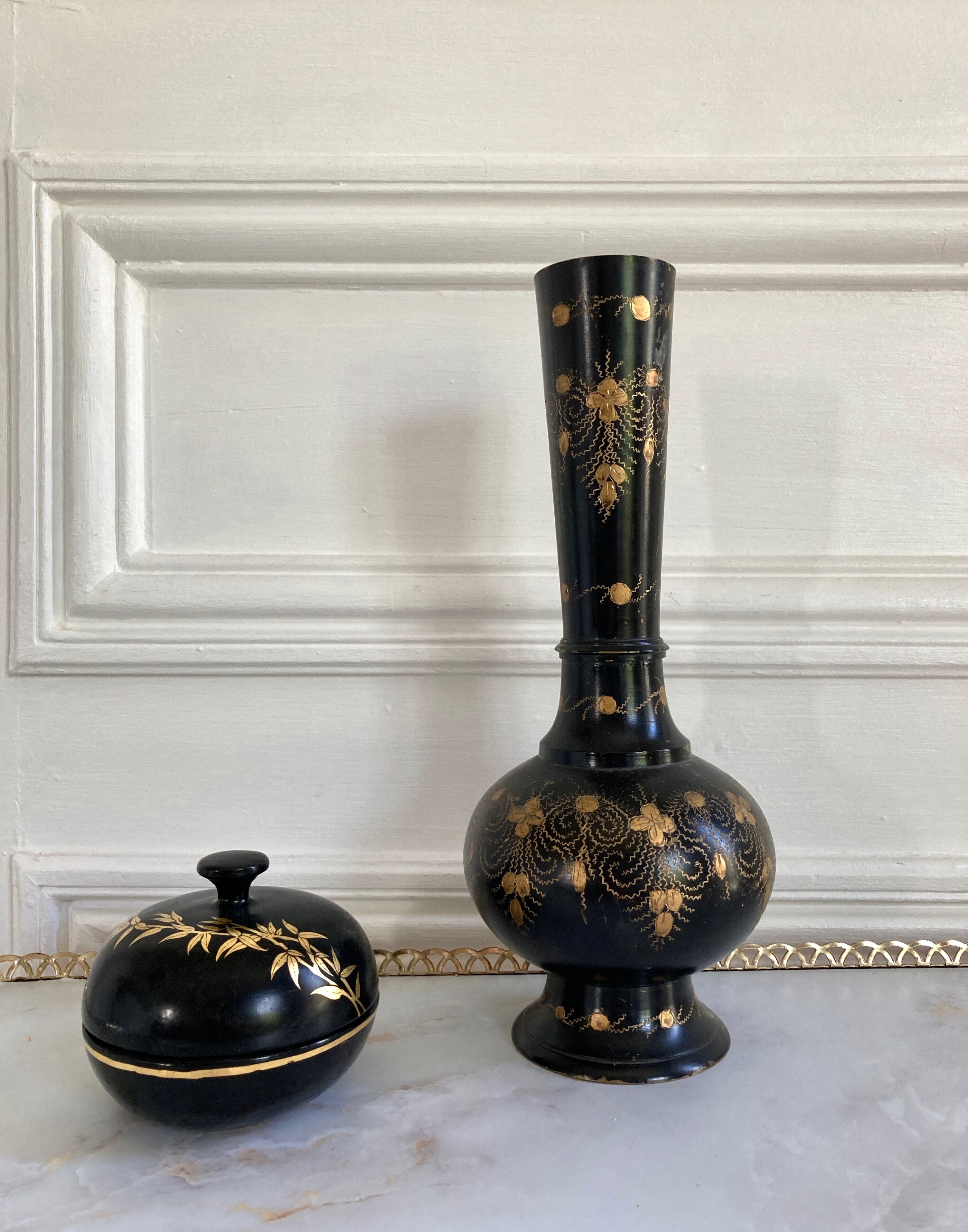 Vintage vase black gold
