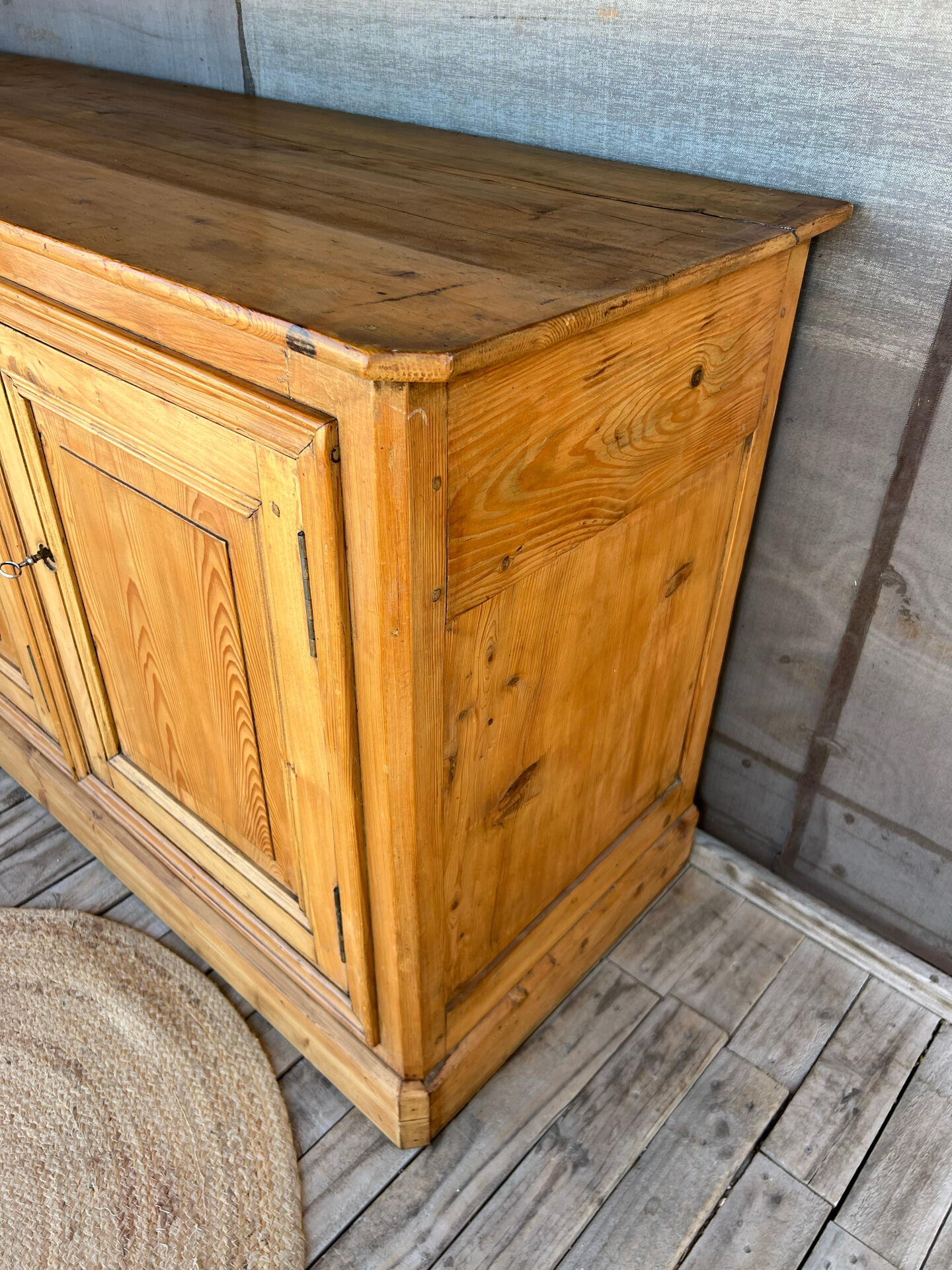 Three-door buffet
