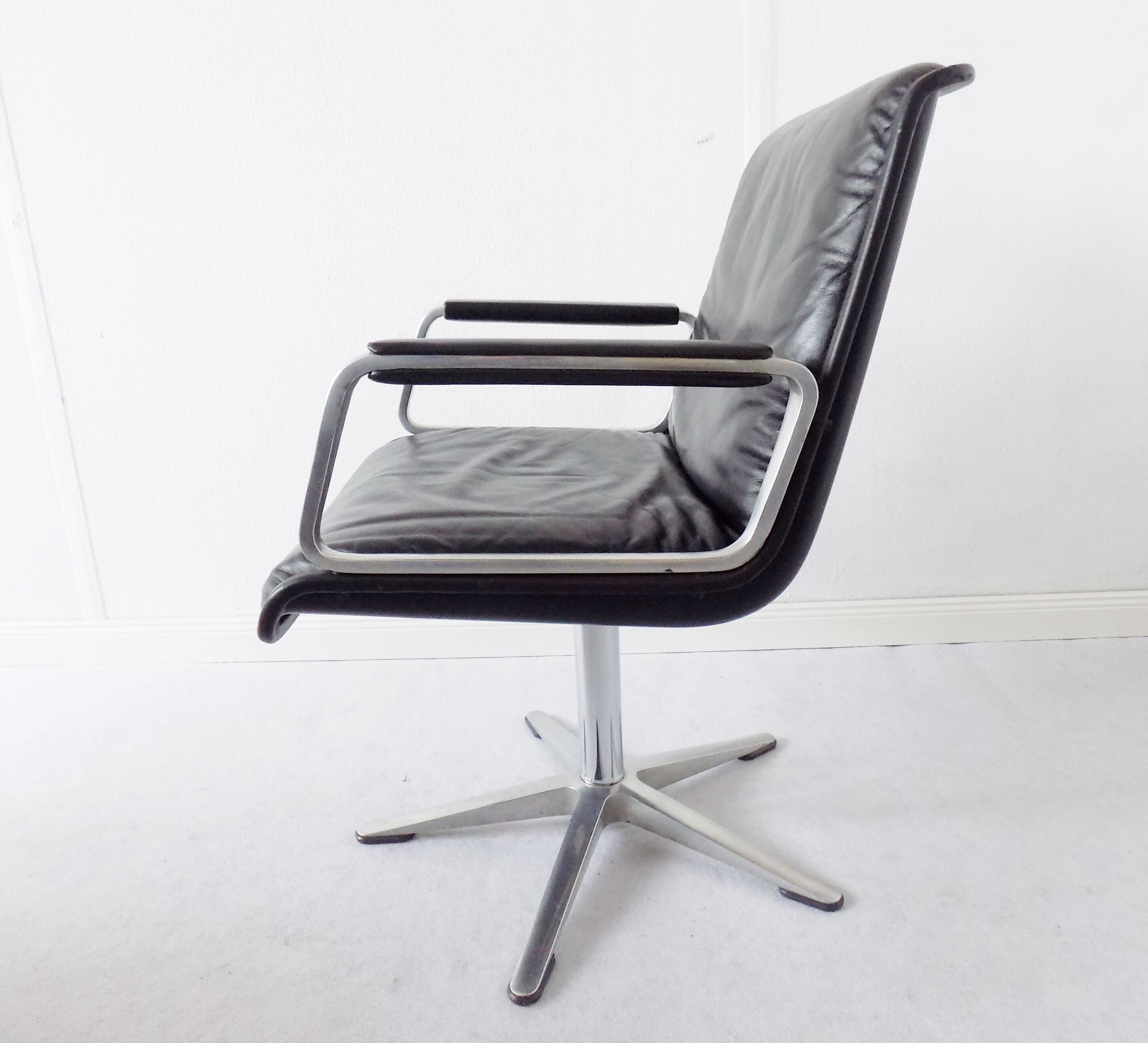 Wilkhahn Delta 2000 set of 4 black leather dining chairs by Delta Design