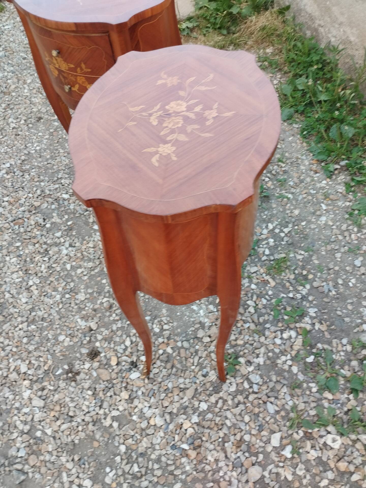 Paire de chevets anciens en marqueterie style Louis XV