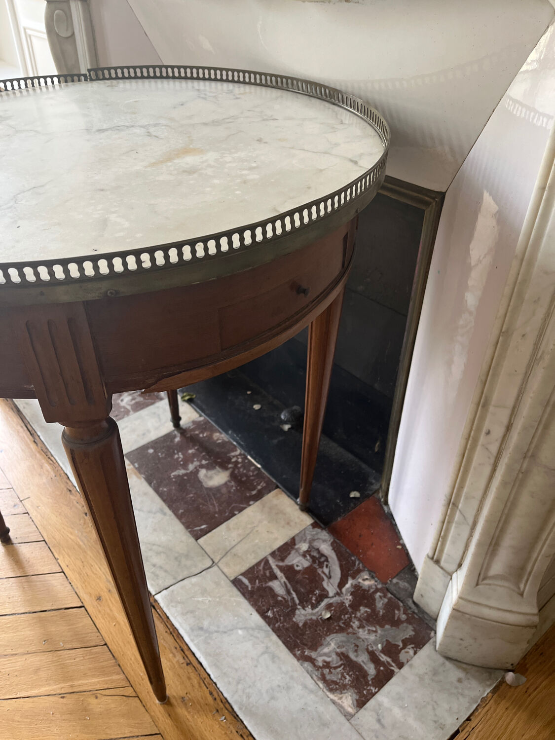 Bouillotte table with marble top in Louis XVI style.