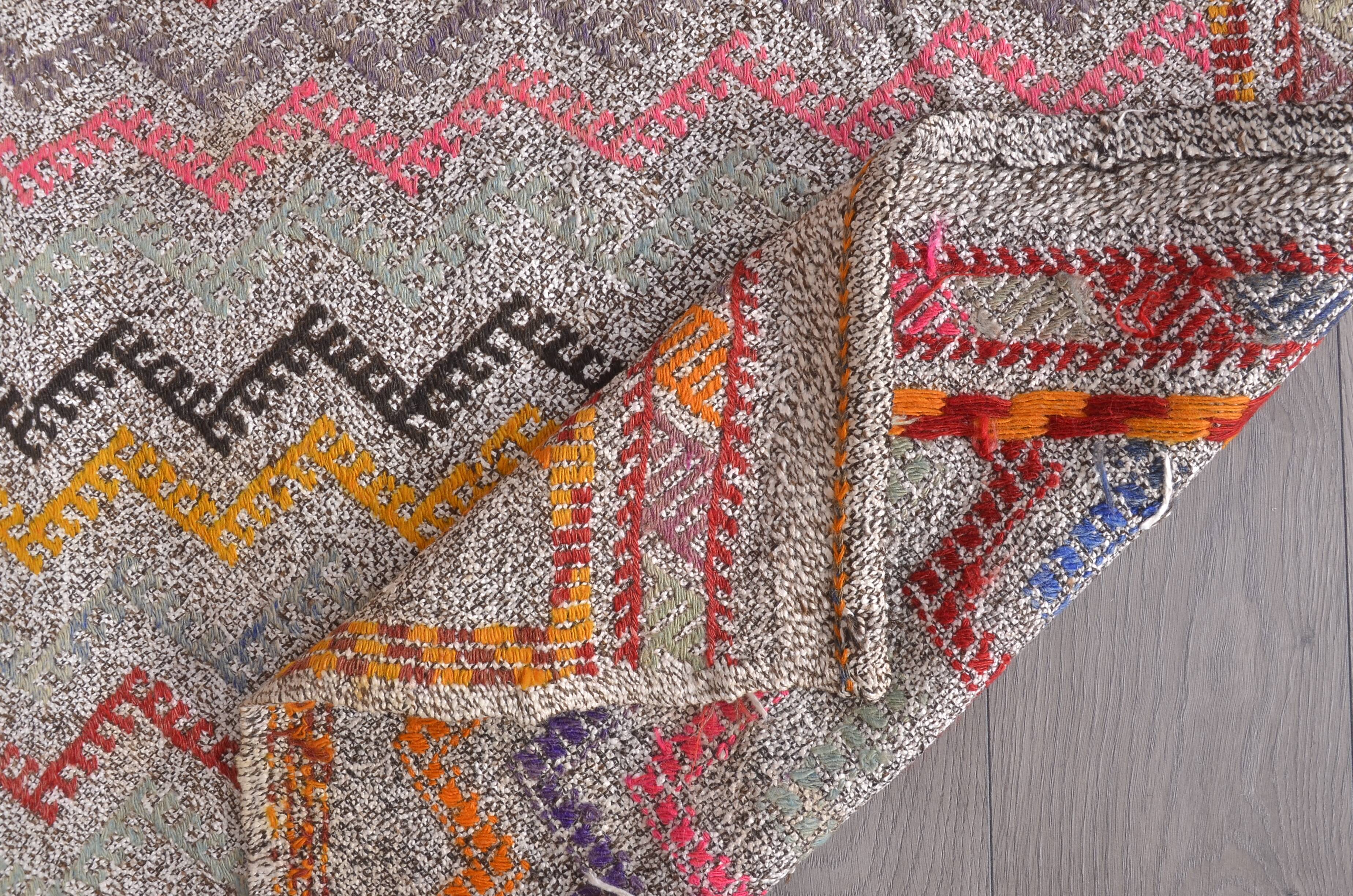 Vintage Handwoven Kilim Rug sku c280