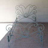 Volute wrought iron bed