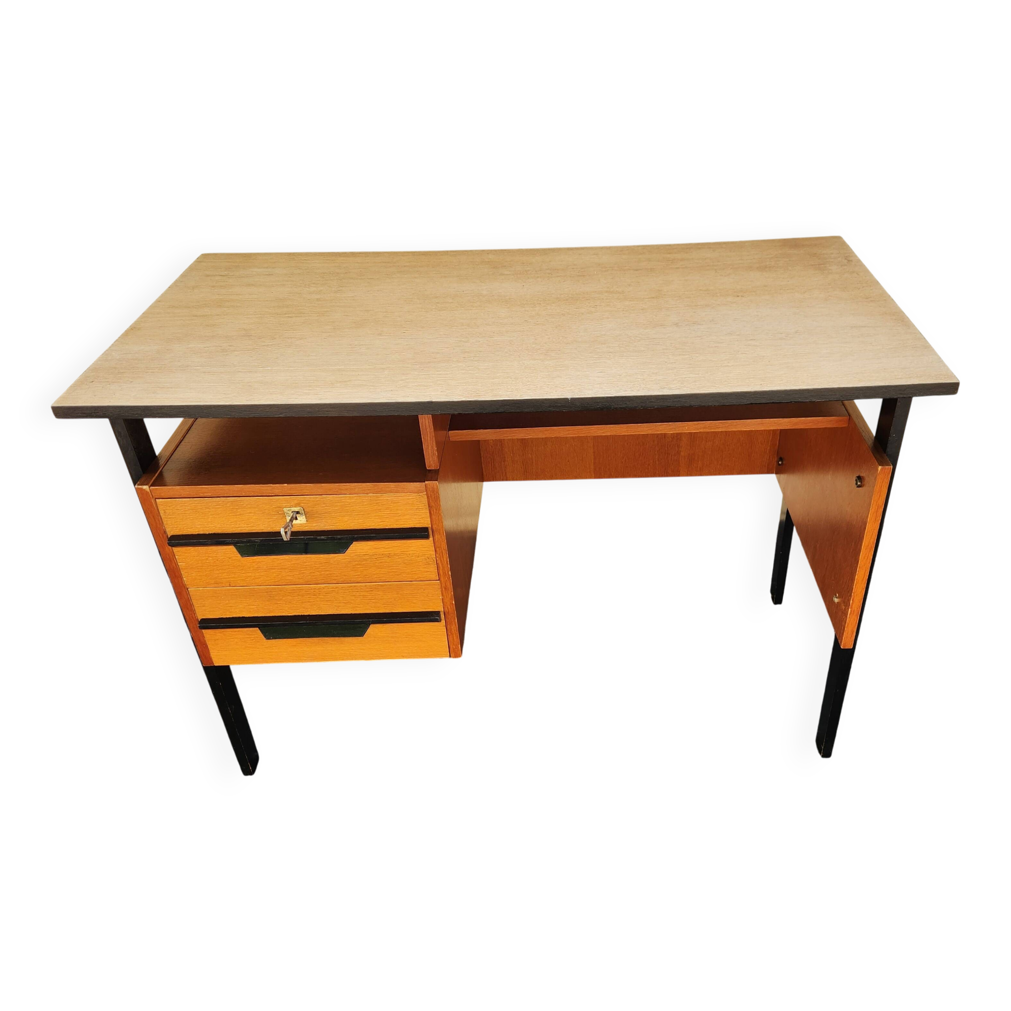 Desk with a beautiful 1960/70 look, 3 drawers + key, black legs