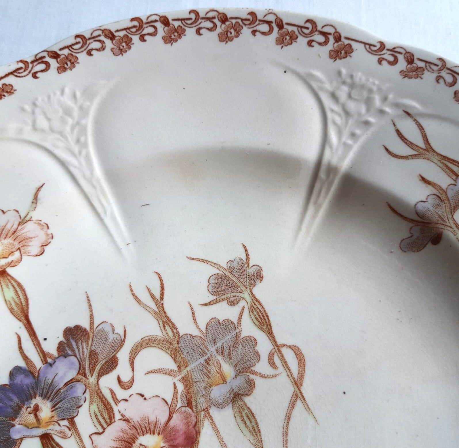 Set of 7 nielles model plates in longwy earthenware, art nouveau, circa 1900