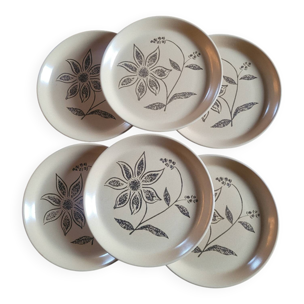 Assiettes plates en grès décor floral, France années 1970